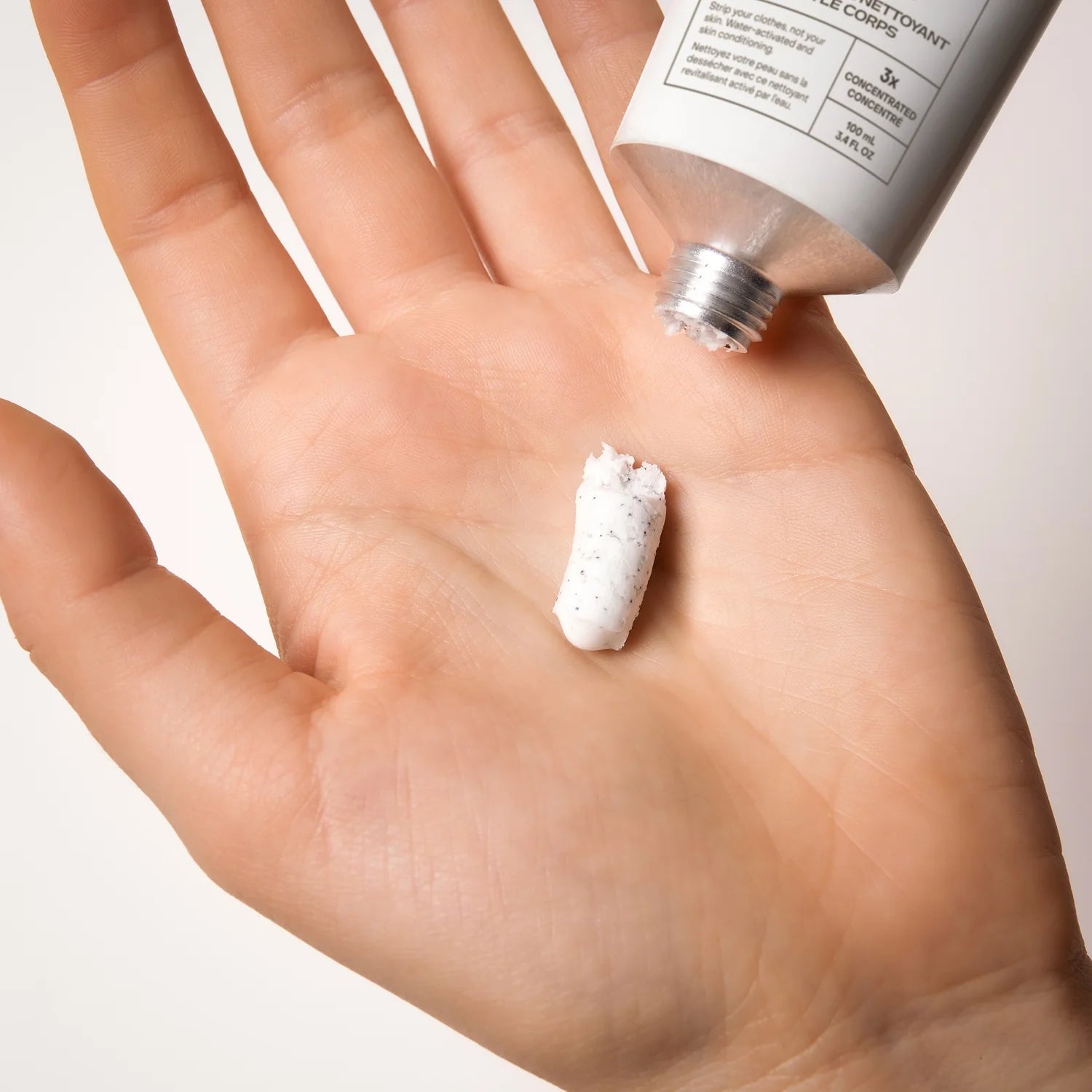 Everist The Exfoliating Body Wash Concentrate - The Look and Co