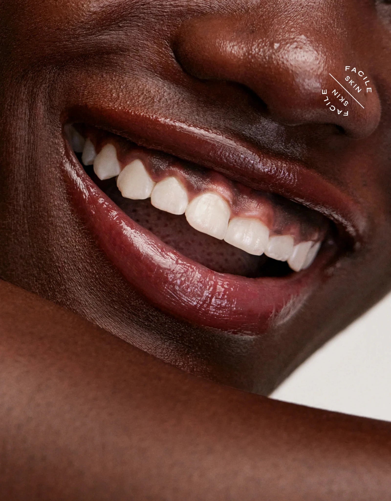Facile Lip Jelly Hydrating Glossy Peptide Treatment - The Look and Co