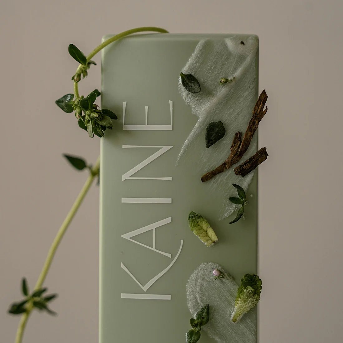 KAINE Cosmetics Green Fit Pro Sun - The Look and Co