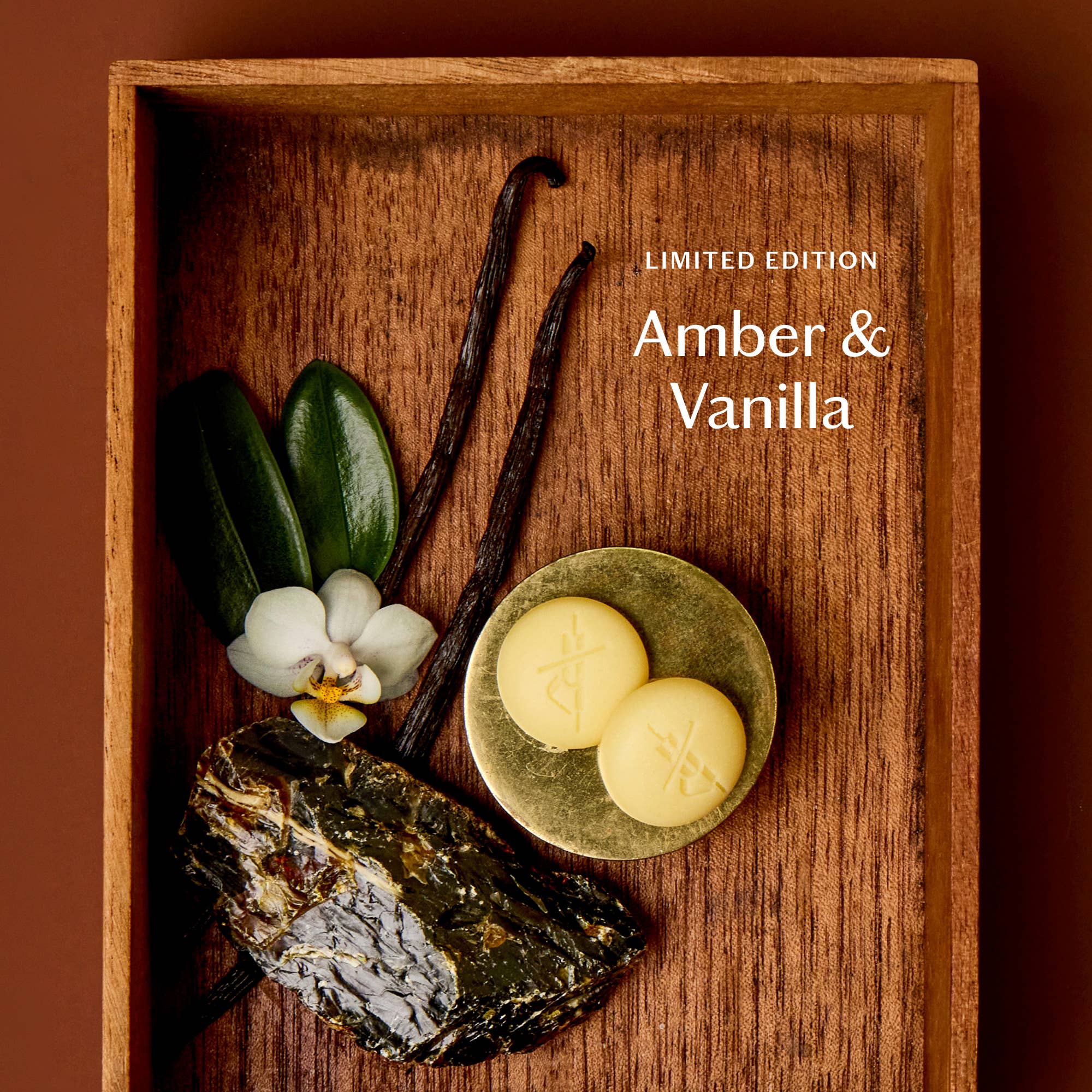 Kate McLeod - Amber & Vanilla Pebble | Deep Moisturizing Bath & Shower Oil - The Look and Co
