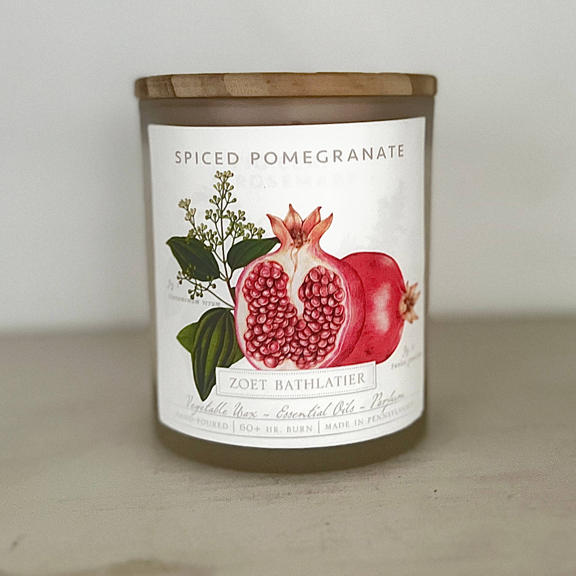 Zoet Bathlatier - Spiced Pomegranate / Botanical Candle Collection - The Look and Co