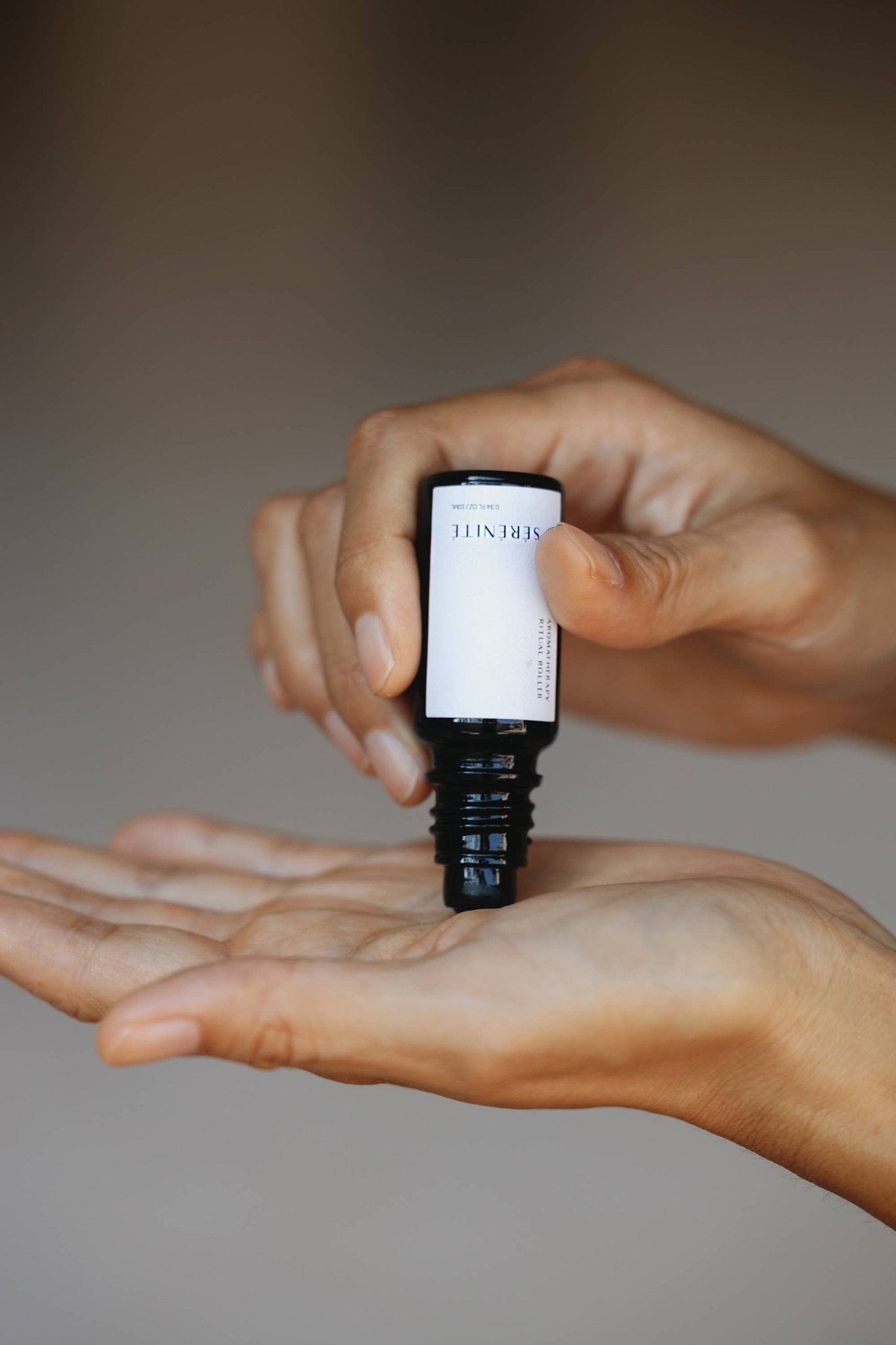 Cedar and Myrrh - FRAÎCHEUR Aromatherapy Roller - The Look and Co