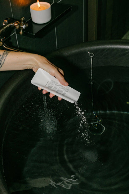 Cedar and Myrrh - Palo Santo Bath Salt Gift Set – Epsom &amp; Mediterranean Sea Salt Blend (40g x 5 Pouches) - The Look and Co