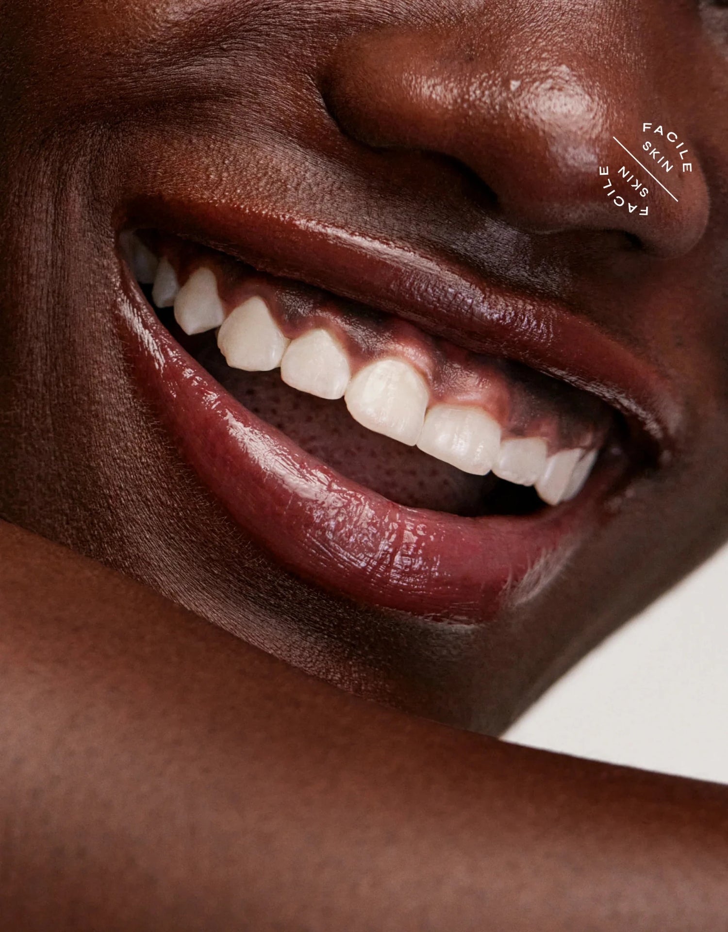 Facile Lip Jelly Hydrating Glossy Peptide Treatment - The Look and Co