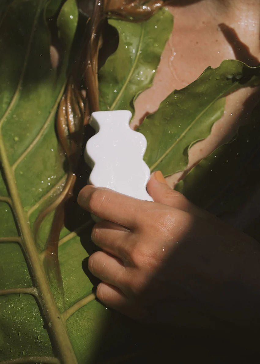 Flora Flora Co Scalp Soothe Shampoo Bar - Late Summer - The Look and Co