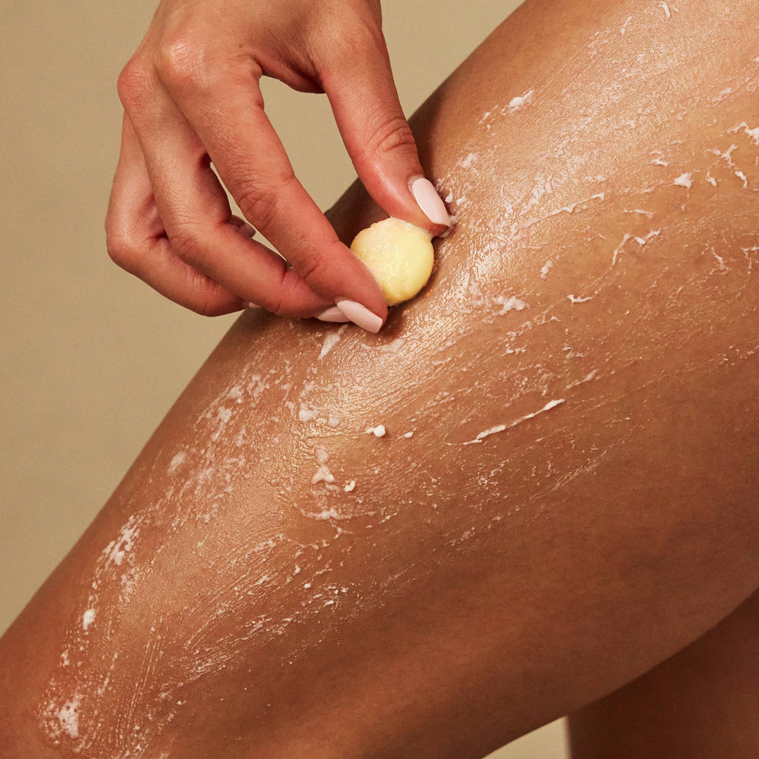 Kate McLeod - Amber &amp; Vanilla Pebble | Deep Moisturizing Bath &amp; Shower Oil - The Look and Co