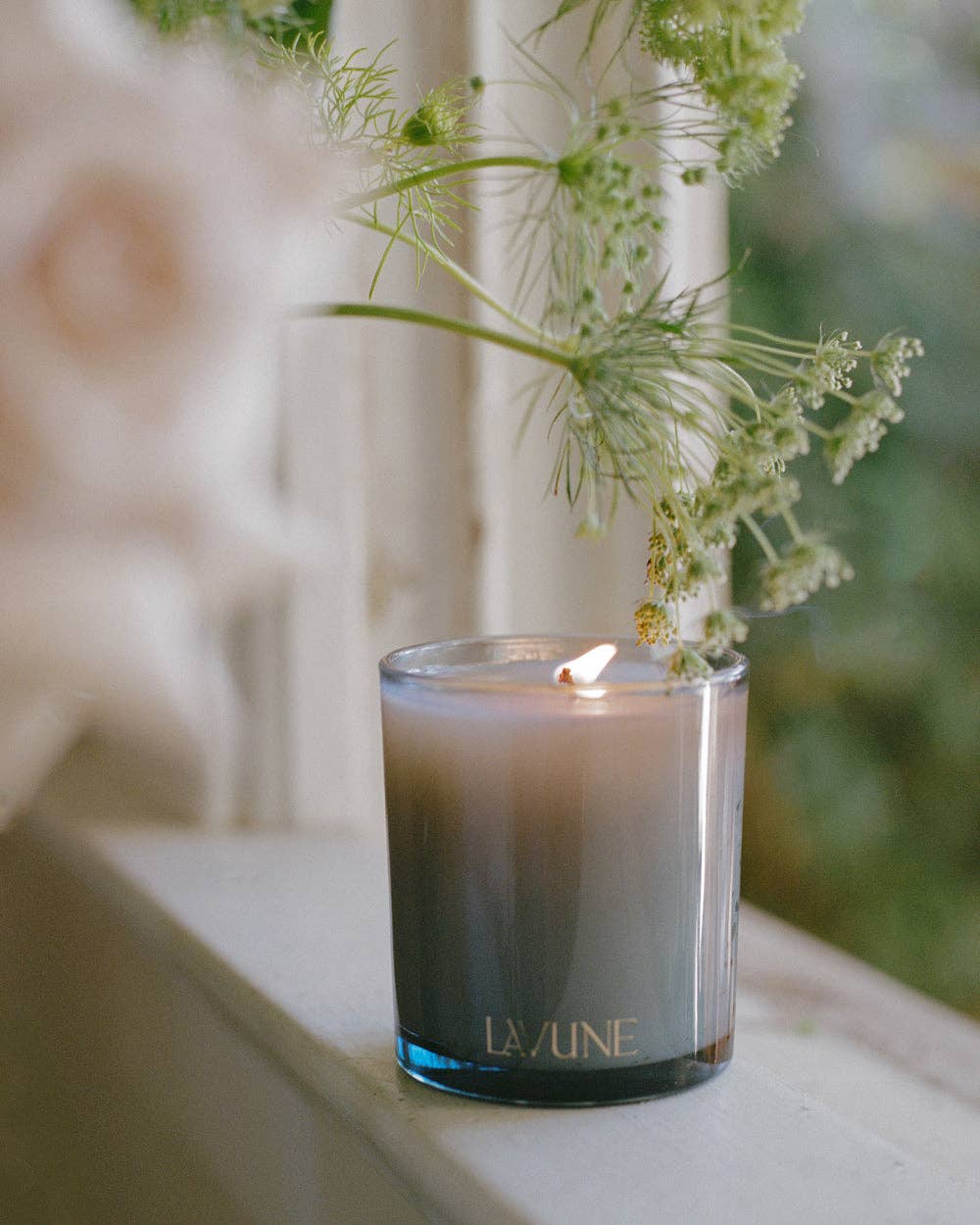 Lavune - N˚07 Rosewood Candle | Bruised Rose &amp; Sandalwood - The Look and Co