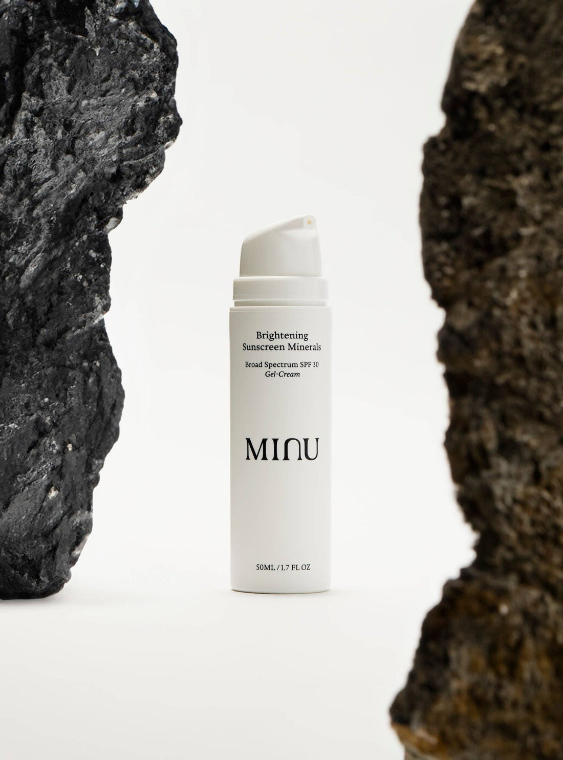 Minu - Brightening Sunscreen Minerals SPF 30 Gel - Cream - The Look and Co