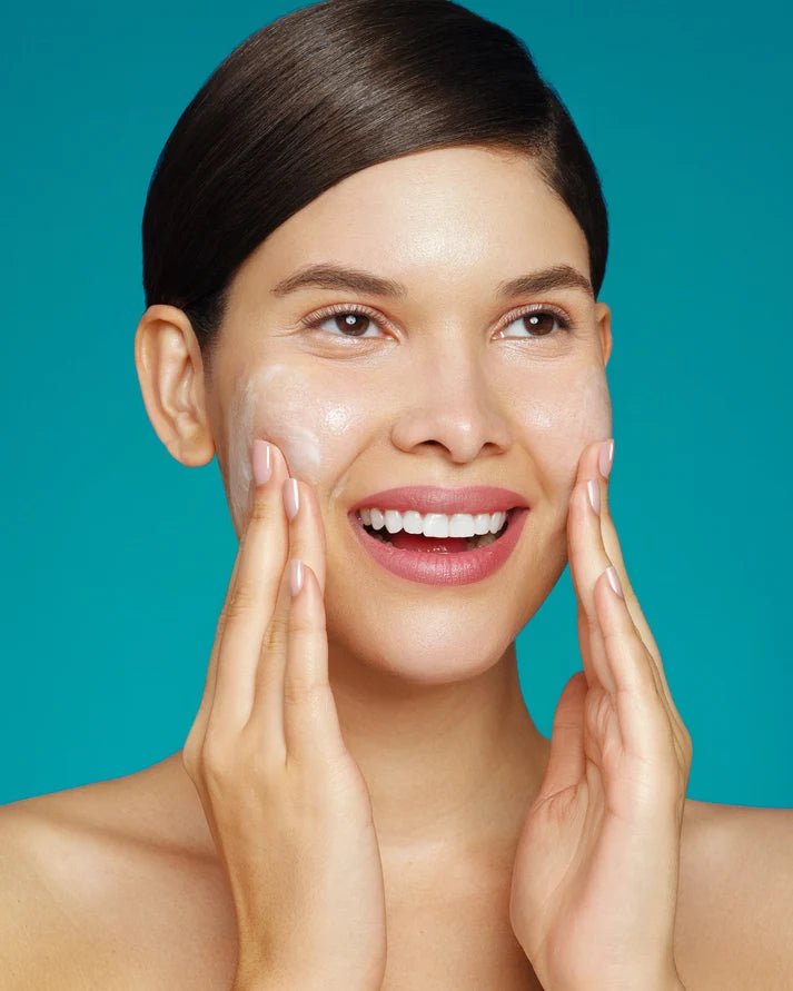 Omni Bioceuticals - Biome Boosting Facial Cleanser with M-007® - The Look and Co