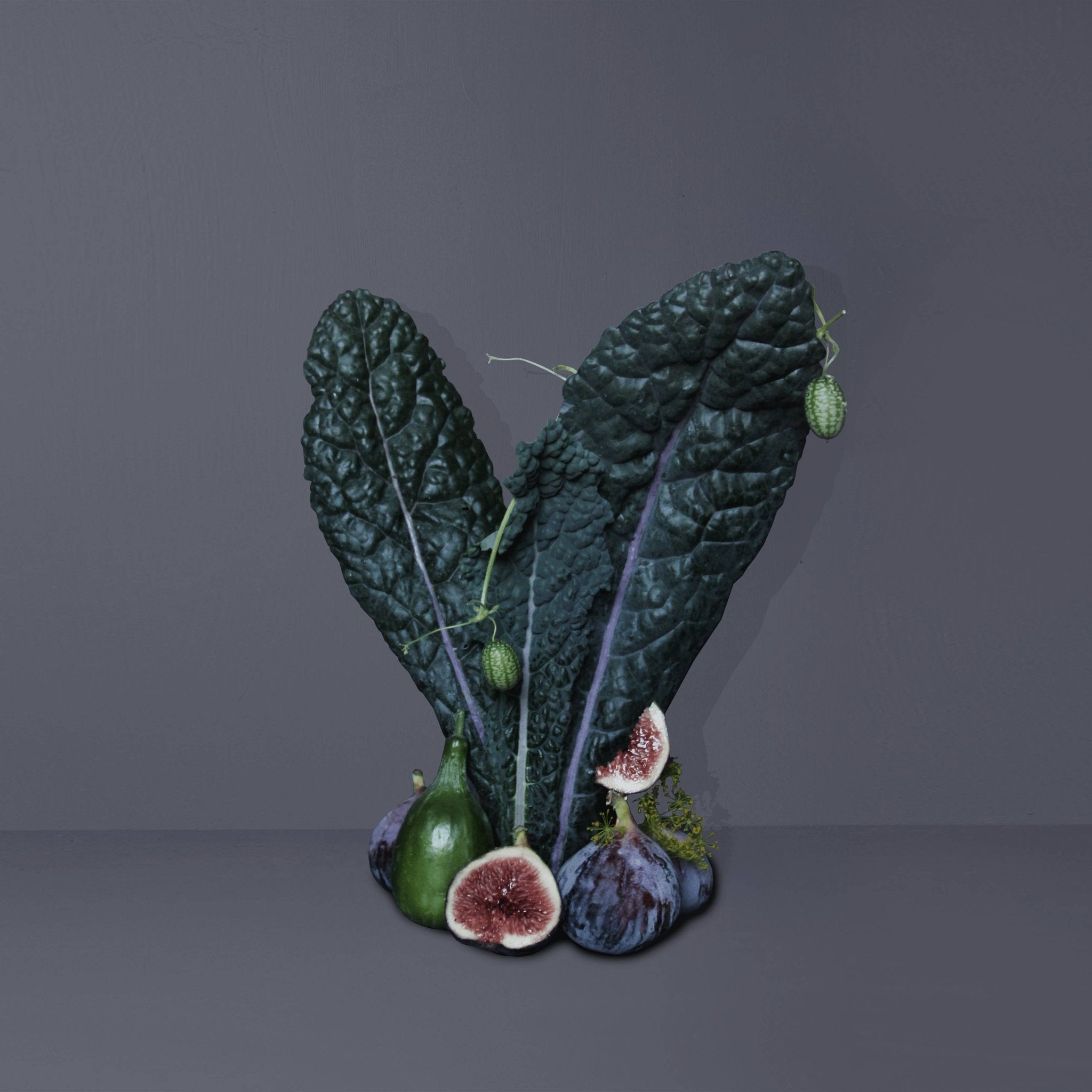 True Hue - Thief In The Garden Candle - The Look and Co